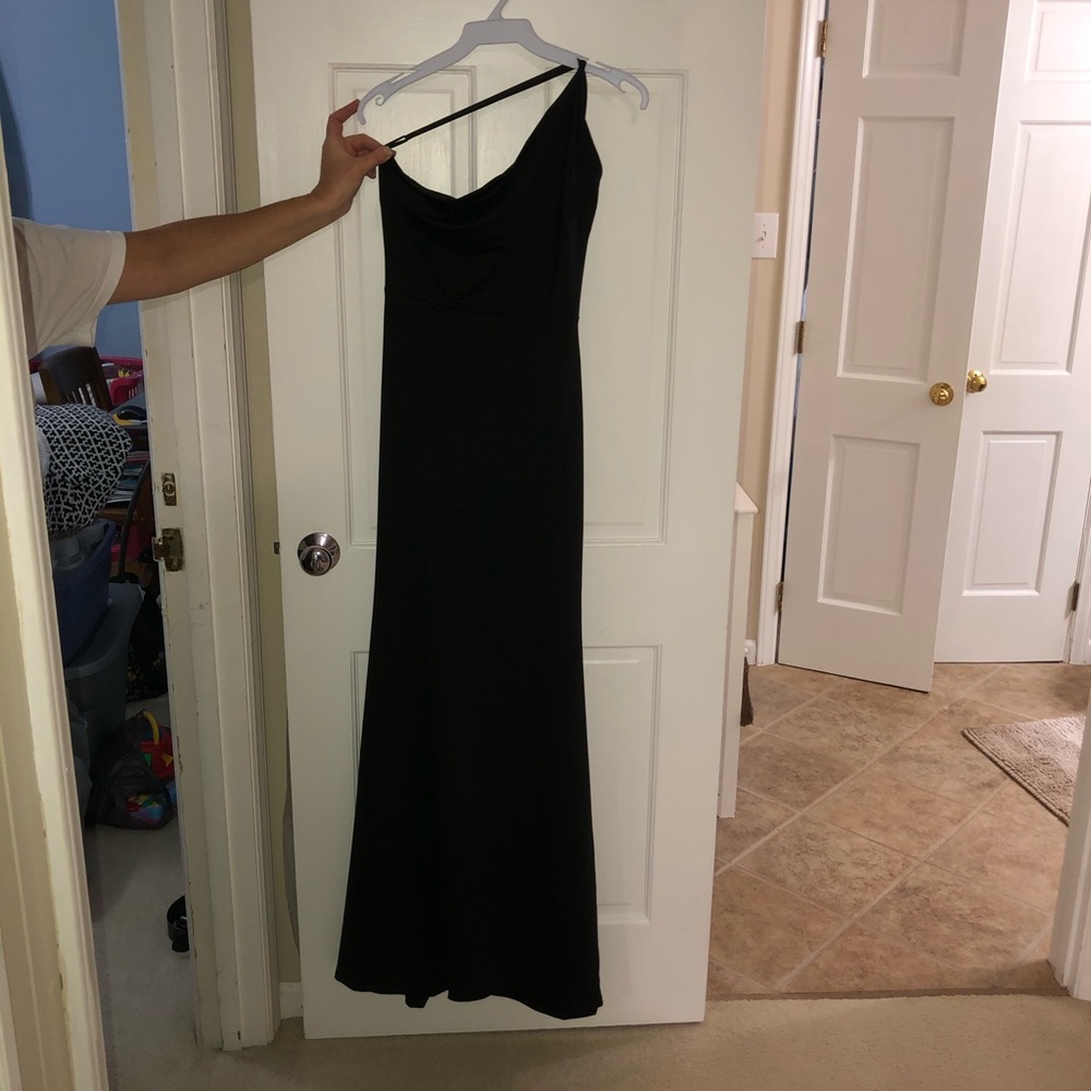 Classic, form fitting, one shoulder, backless